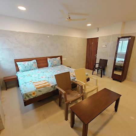 Saibala Lnn Hotel Chennai Bagian luar foto