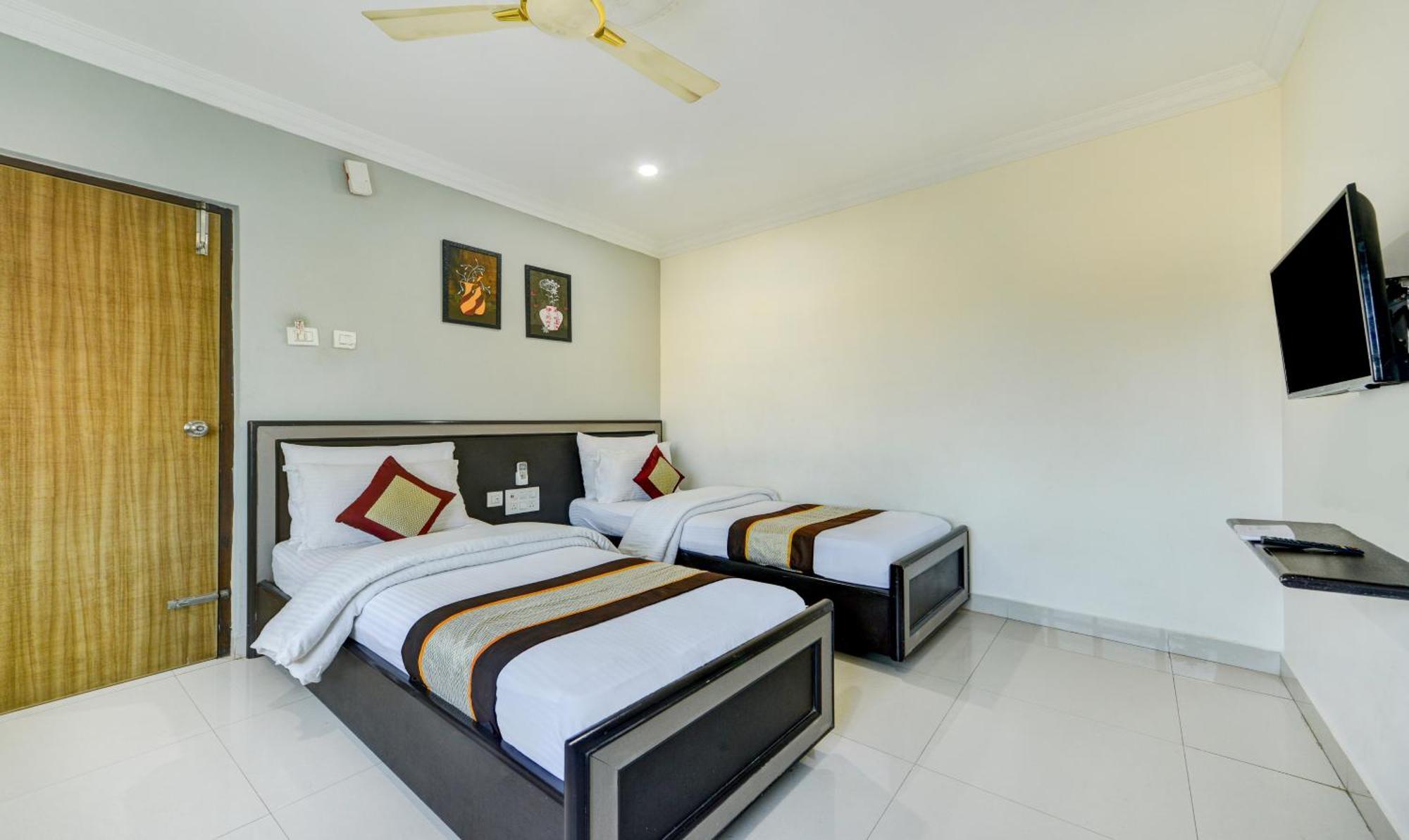 Saibala Lnn Hotel Chennai Bagian luar foto