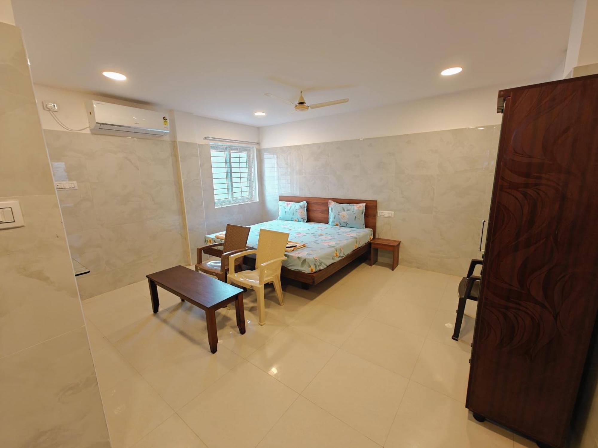 Saibala Lnn Hotel Chennai Bagian luar foto