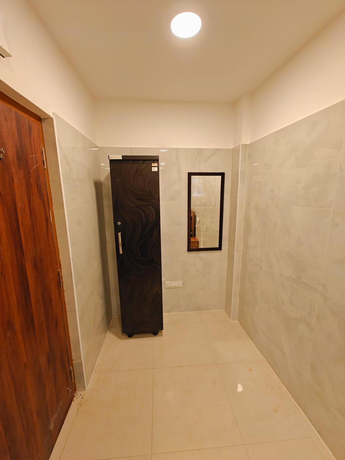 Saibala Lnn Hotel Chennai Bagian luar foto