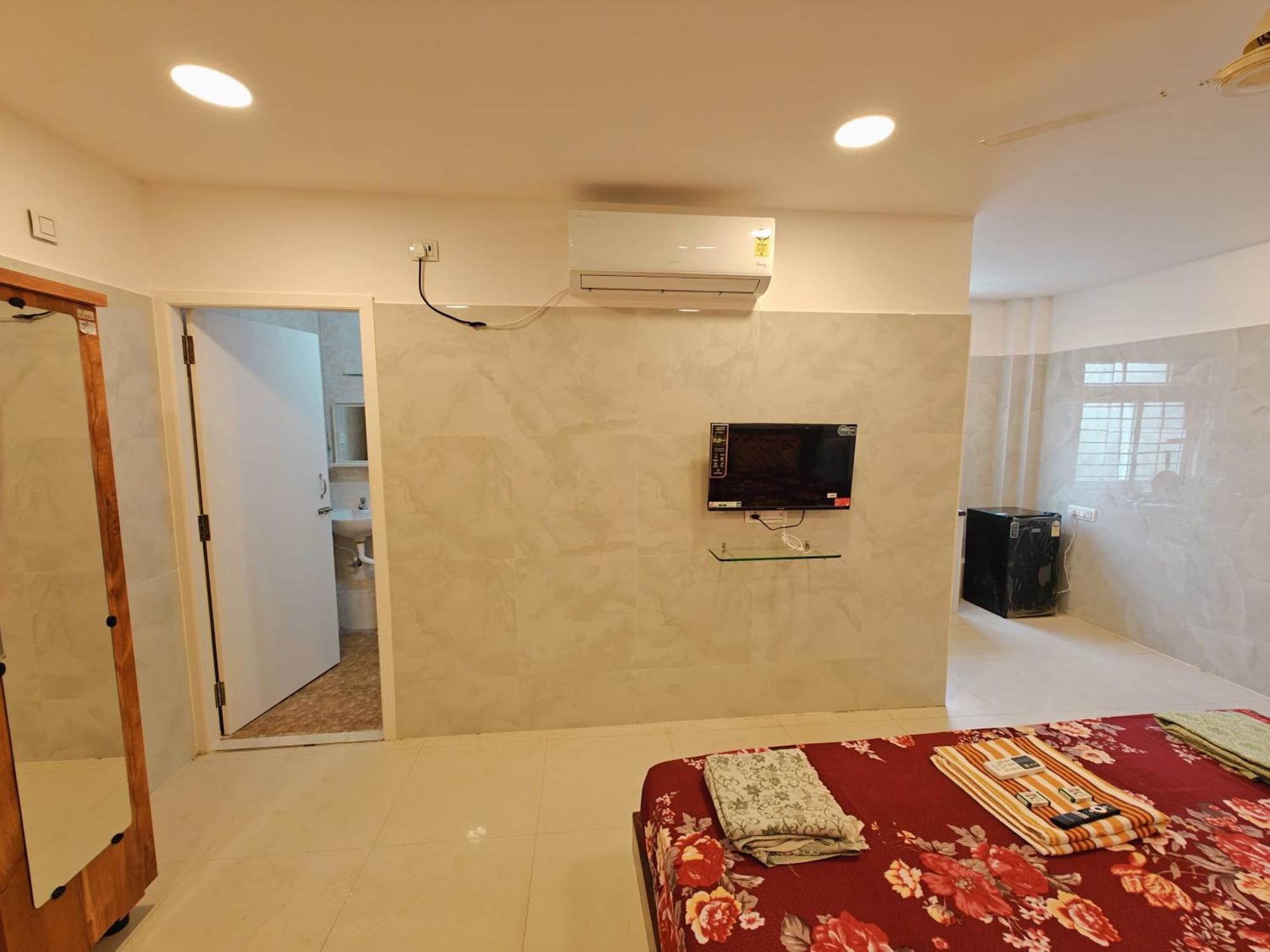 Saibala Lnn Hotel Chennai Bagian luar foto